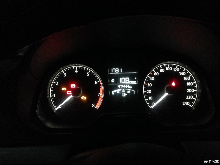 milan米兰-《假装看不见之电影大师》曝单人款海报 李贤宰姚星彤组颜值CP(图1) milan米兰app官网